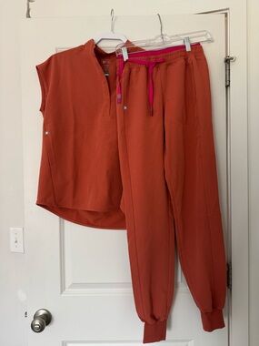 FIGS terracotta set - XXS Rafaela top, XXST Mari jogger bottoms - NWOT unworn